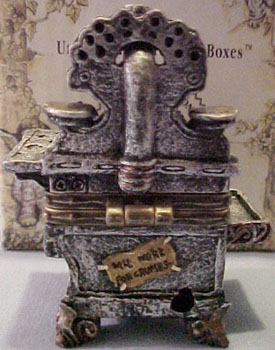 Boyds Uncle Beans Treasure Box Aunt Becky's Cast Iron Stove with Biscuit McNibble Mouse