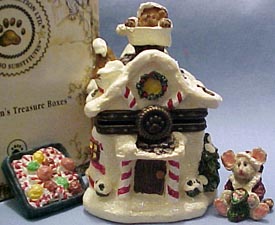 The Uncle Beans Treasure Box Collection is no exception! Beautiful Christmas Treasures Boxes are magnificient! Adorable Gingerbread houses and a holiday Gift Basket! These fantastic treasure boxes pay attention to detail and the hidden treasures inside are lifelike!