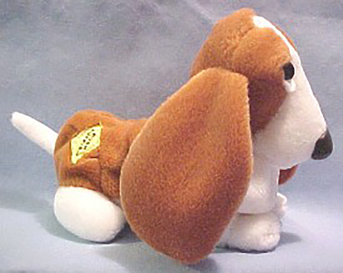 Hushpuppies Logo pup are made of a cuddly soft plush material and come in many colors. Introduced by Applause in July 1998 and were retired in March 1999.