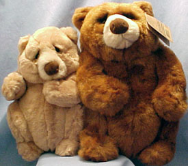 Lifelong friends Japser and his friend are cuddly soft bears. Made by Dakin they were designed by Lou Rankin for his Lifelong Friends plush collection.